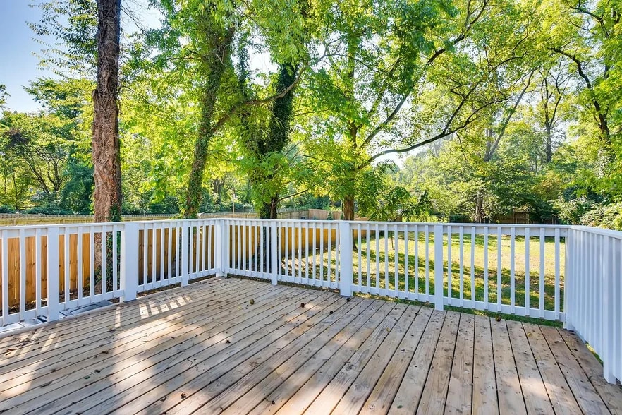 Building Photo - 1110 Chester Ave