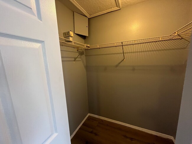 Building Photo - 2304 Hickory Pine St