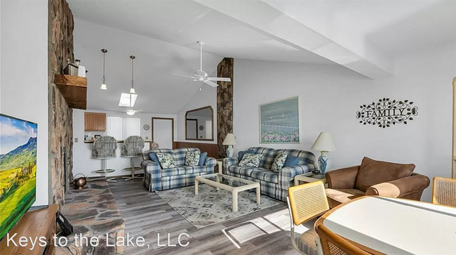 Building Photo - 3 br, 2 bath House - 821 Winn Rd #10L