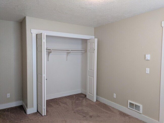 Building Photo - 2 Big River Rd