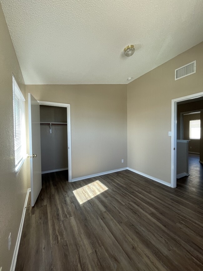 Building Photo - 3677 Tierra Alba Dr