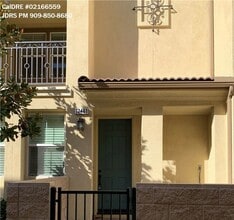 Building Photo - Eastvale 3 Bedroom Condo