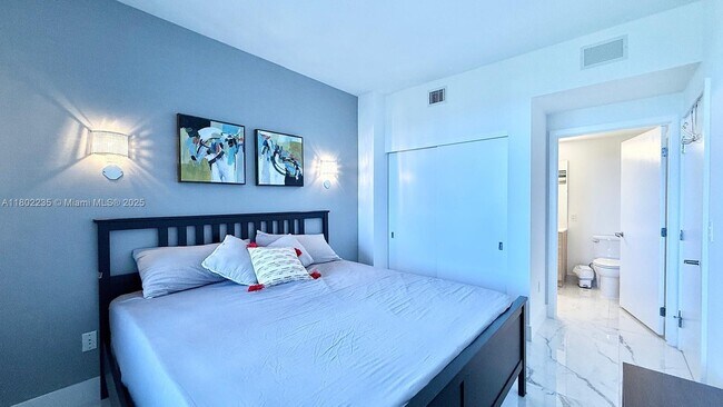 Building Photo - 16385 Biscayne Blvd