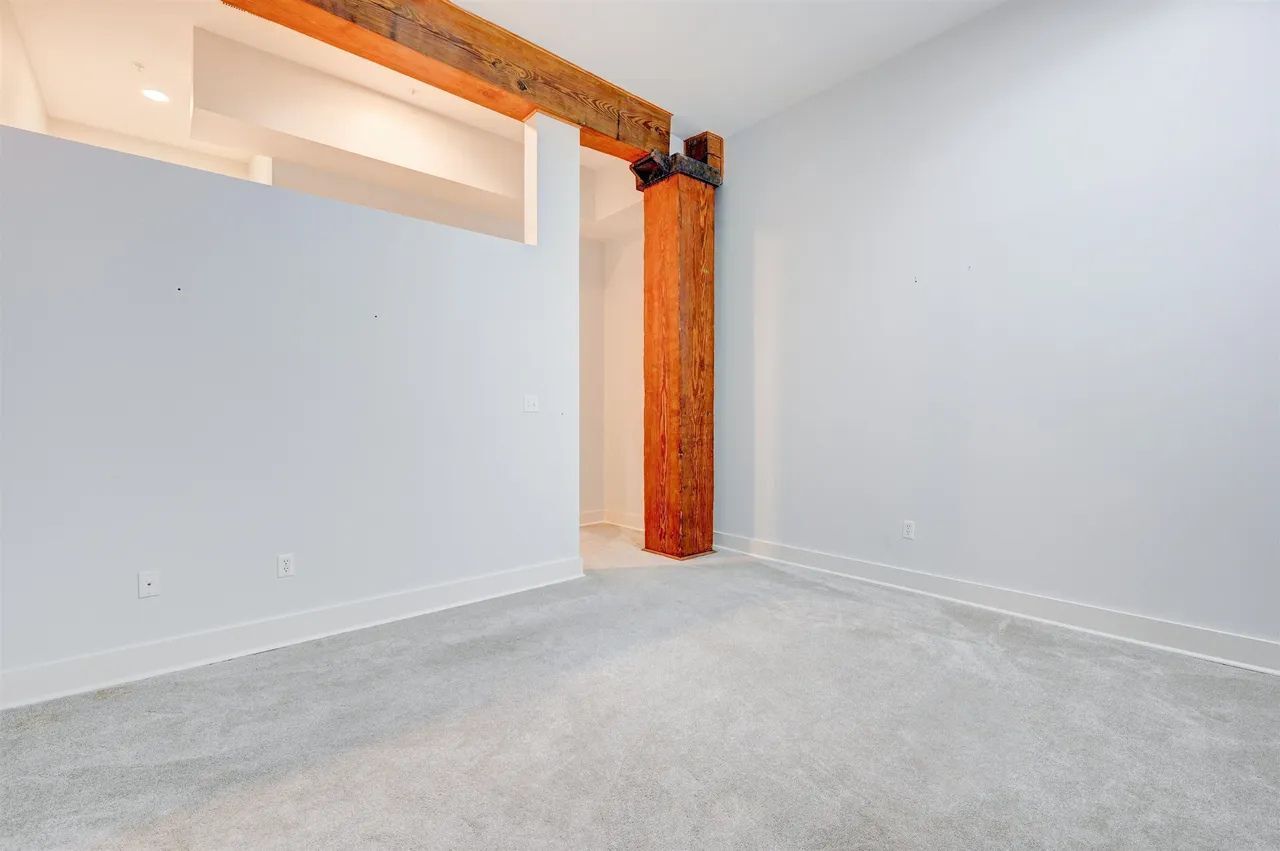 Building Photo - 435 S Front St