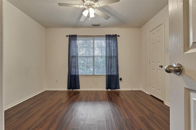 Building Photo - 218 W Stedhill Loop
