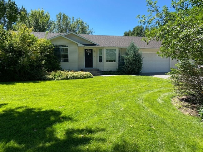 Primary Photo - 5 bedroom / 3 bathroom Single Family Home