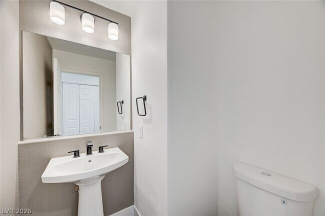 Building Photo - 242 Farlin Cir