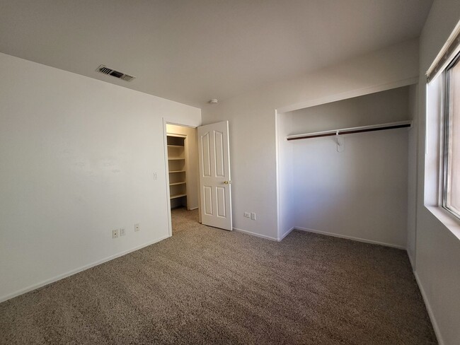 Building Photo - House For Rent In El Mirage