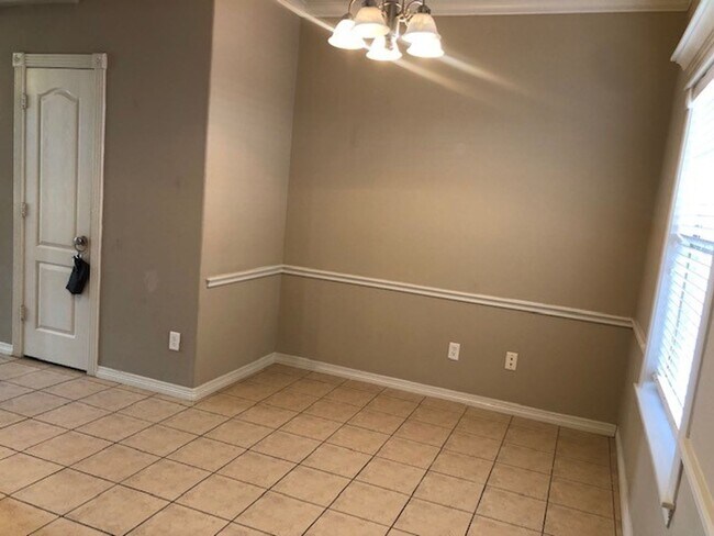 Building Photo - 1204 River Ridge