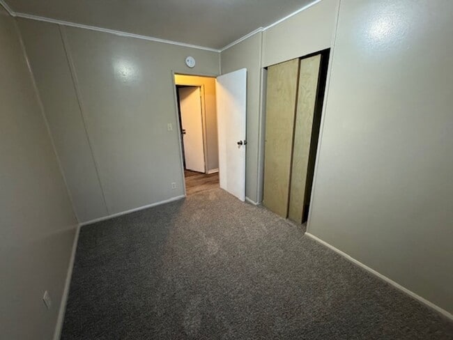 Building Photo - 739 Sherman Ave