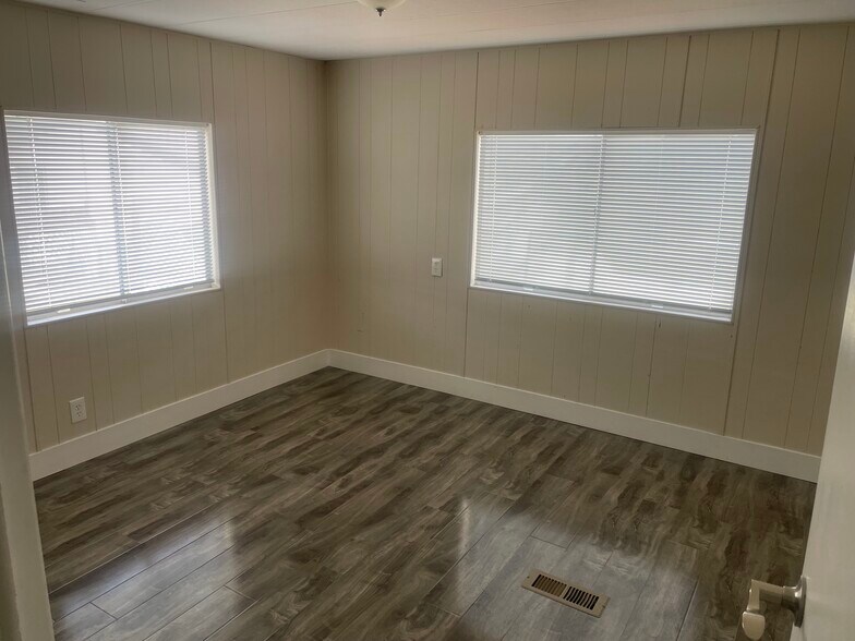 Primary bedroom - 2872 Green Tree Ave