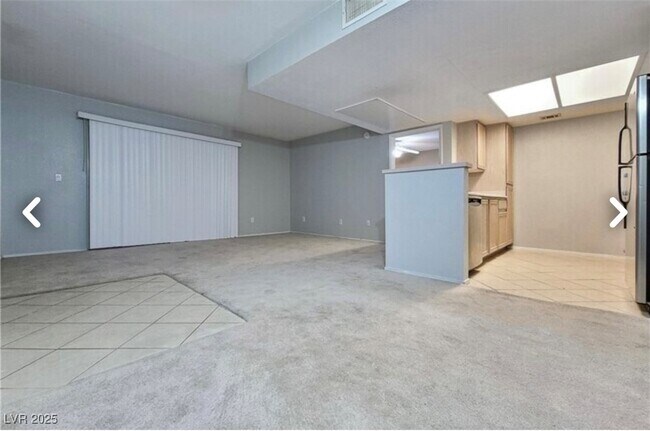 Building Photo - 8070 W Russell Rd