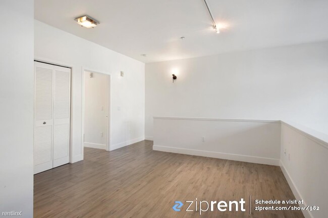 Building Photo - 2 br, 2.5 bath Condo - 1555 32nd St, Oakla...