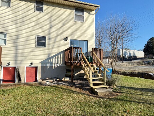 Building Photo - 110-112 Fridy St.