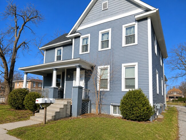 Building Photo - 121 N Granger St