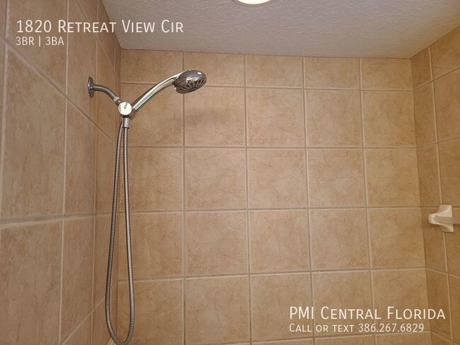 Building Photo - 1820 Retreat View Cir