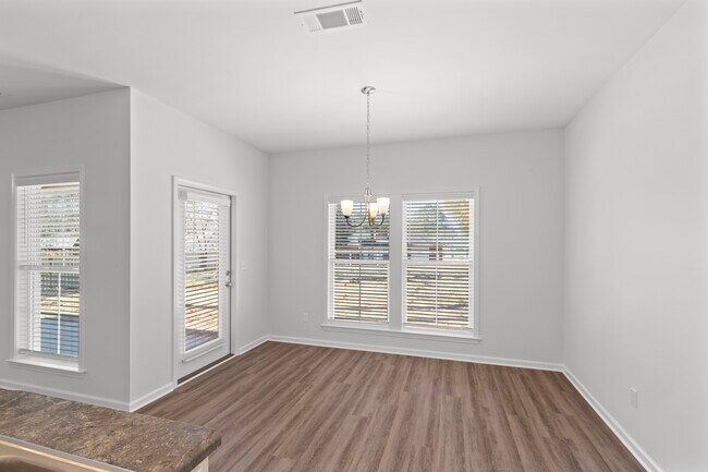 Building Photo - 600 Chapelwood Dr