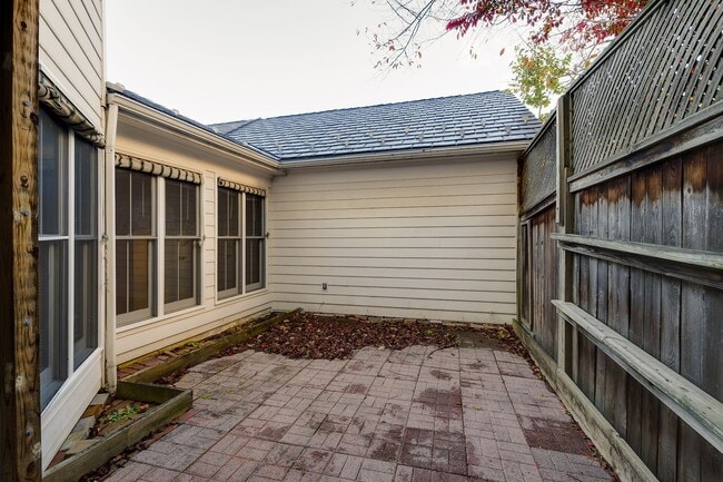 Building Photo - Luxury Townhome in the Heart of the Kentlands