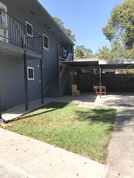 Grass area and patio - 3620 Mirror Ct