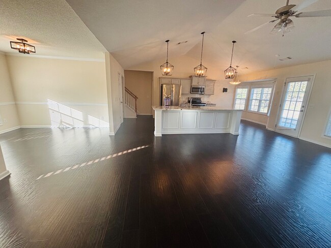 Building Photo - 607 McDowell Ln