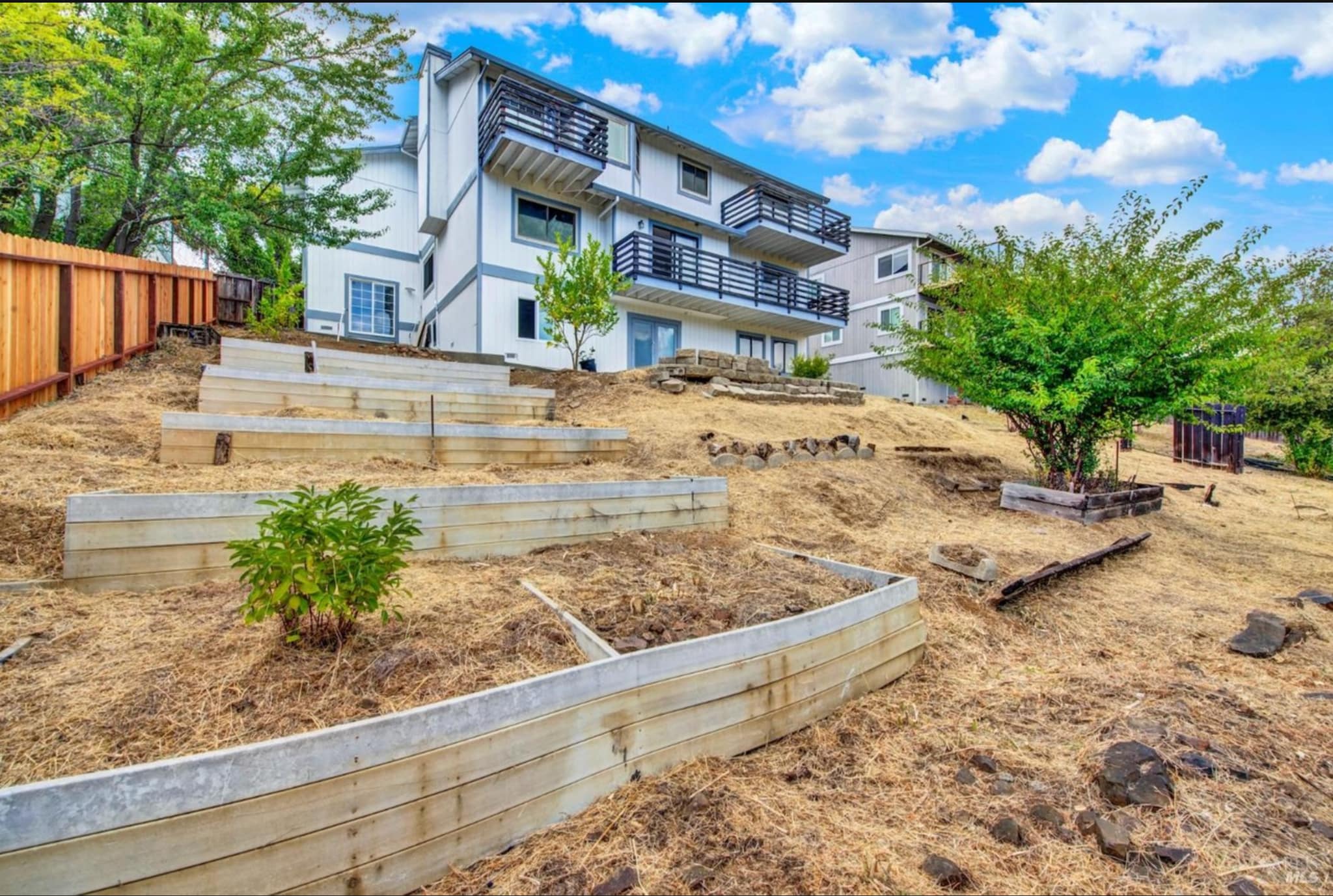 Building Photo - 143 Creekview Dr