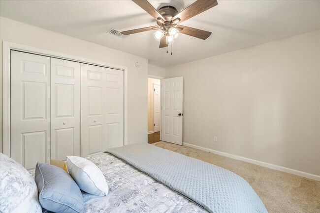 Building Photo - 3109 Shamrock St S