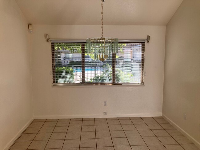 Building Photo - 1855 Scenic Dr