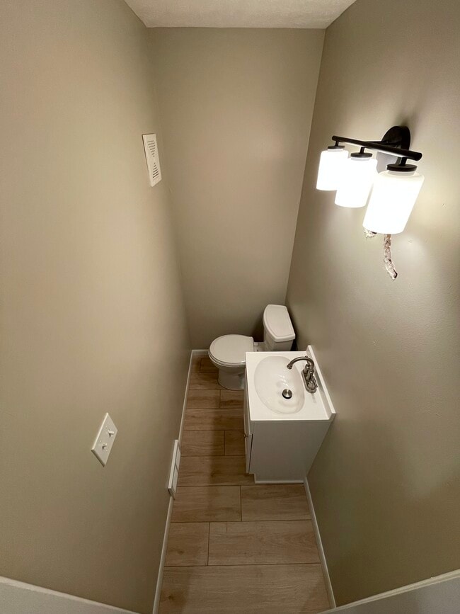 Building Photo - 2598 Chamberlain Rd