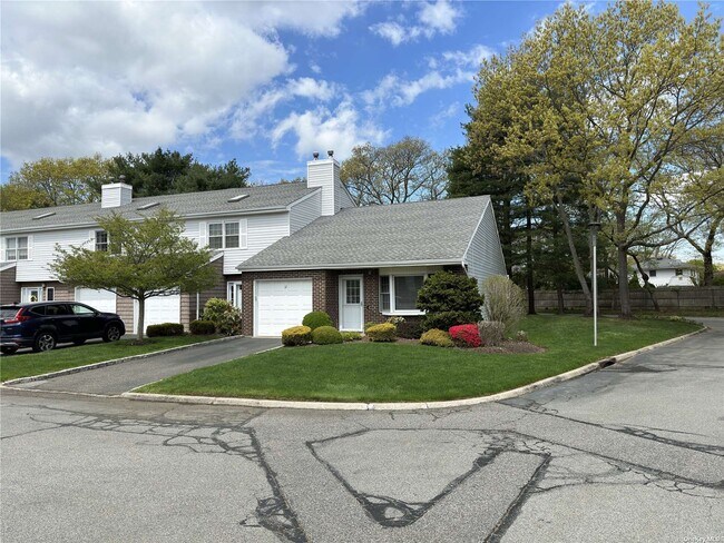 Building Photo - 12 Sandy Hill Rd