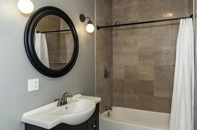 Building Photo - Rare Opportunity – Spacious 4 Bed, 2 Bath ...