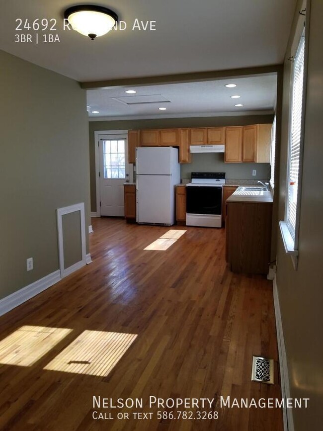 Building Photo - 3 Bedroom Ranch, Hardwood Floors, Recessed...