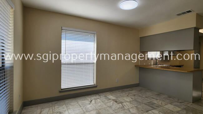 Building Photo - Great 4 bedroom Richardson home