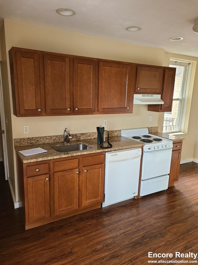 Building Photo - 224 Hanover St