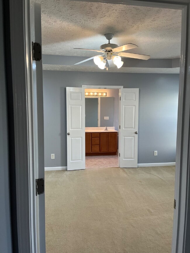 Building Photo - 2011 Orlimar Ct