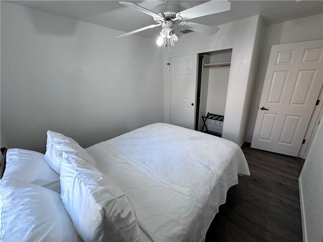 Building Photo - 5087 Emerald River Dr