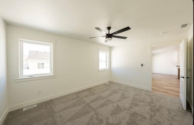 Building Photo - 505 Jeanine Dr