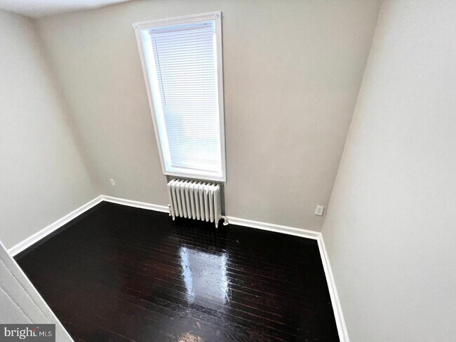 Building Photo - 2202 E Lehigh Ave