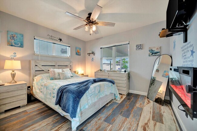 Building Photo - 11420 1st St E