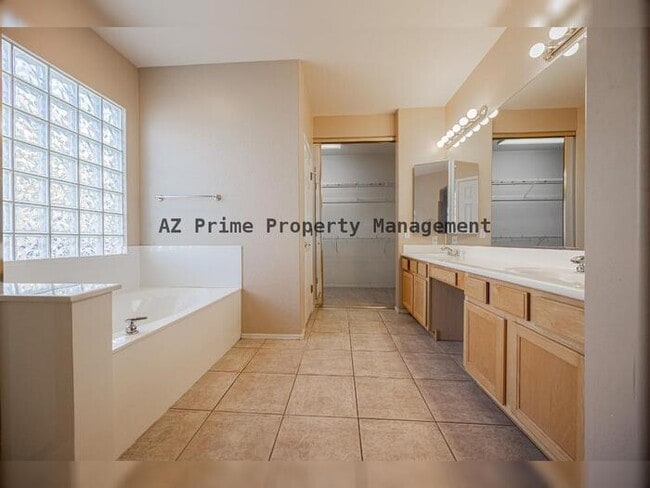 Building Photo - 522 N Kimberlee Way