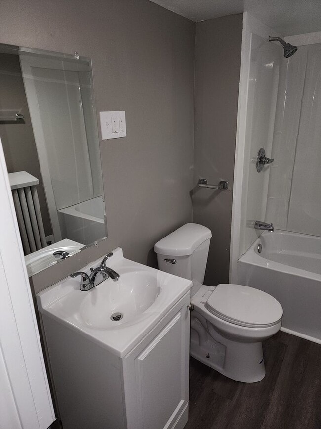 Building Photo - 3 bedroom 1.5 bath home