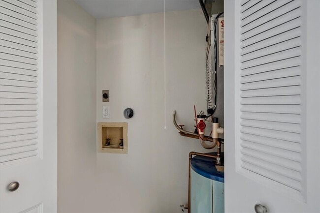 Building Photo - 1607 E Swan Cir