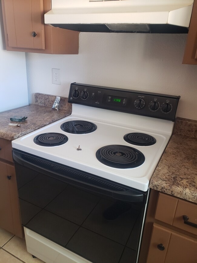 Building Photo - 3560 N Tucson Blvd