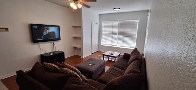 Building Photo - 8927 Legacy Ct