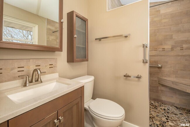 Building Photo - 4640 5th Ave