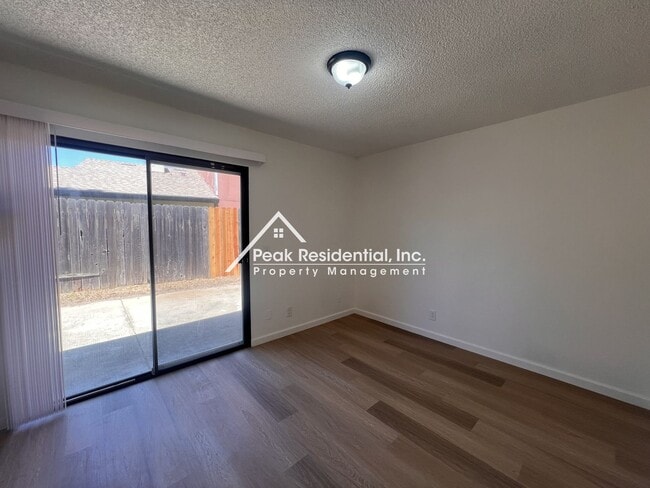 Building Photo - Spacious Updated 2bd/2ba Halfplex with 2 Car Garage