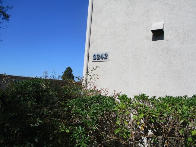Building Photo - Linda Vista 2nd floor Studio w/Balcony