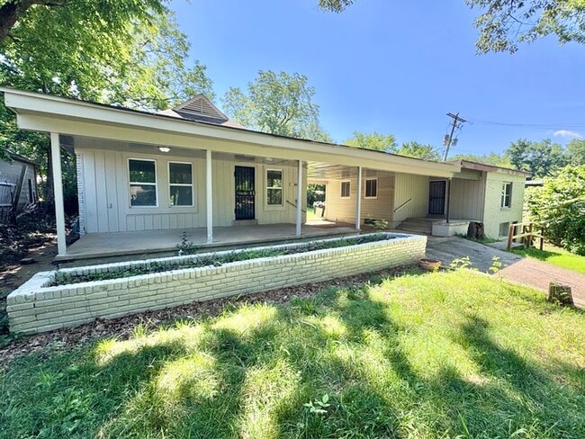 Building Photo - 2880 Cela Rd