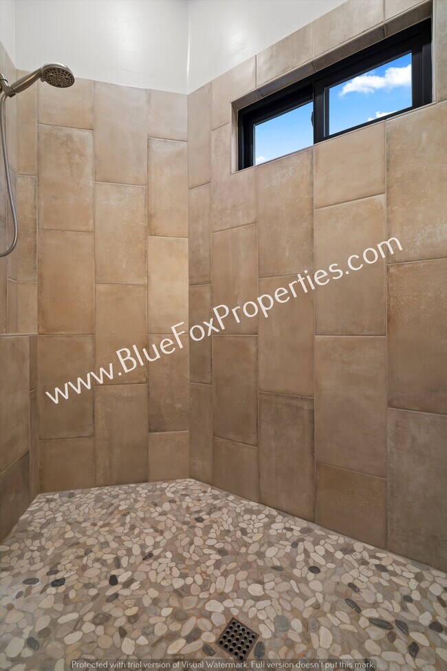 Building Photo - 13037 N Red Quail Pl