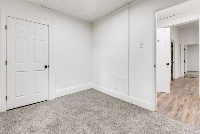 Building Photo - 240 Hazelwood Ave