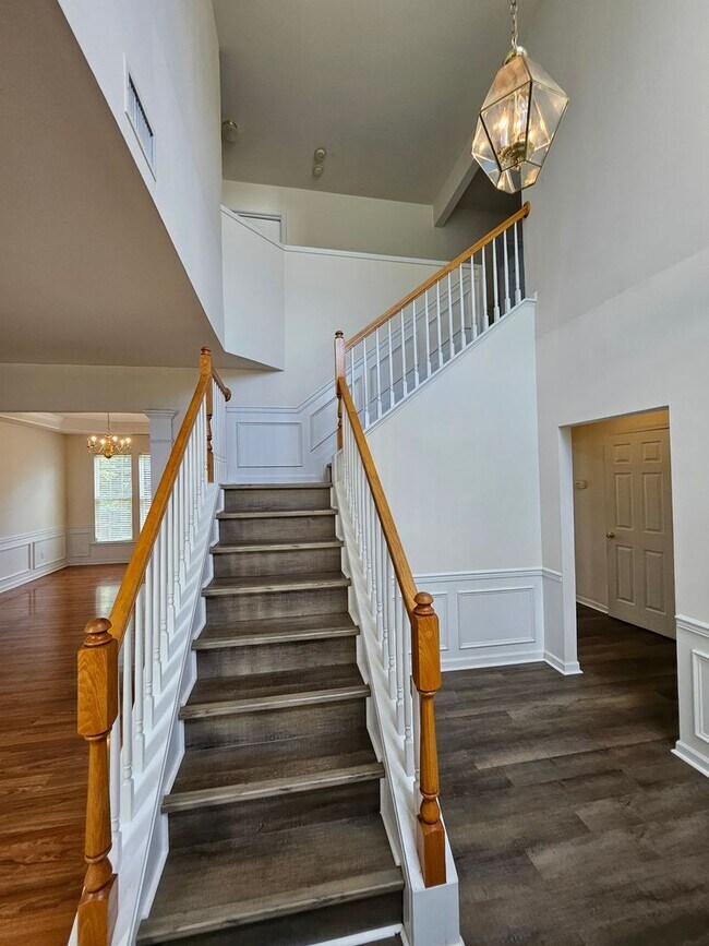 Building Photo - Beautiful Open Floor Plan with 4 Bedrooms